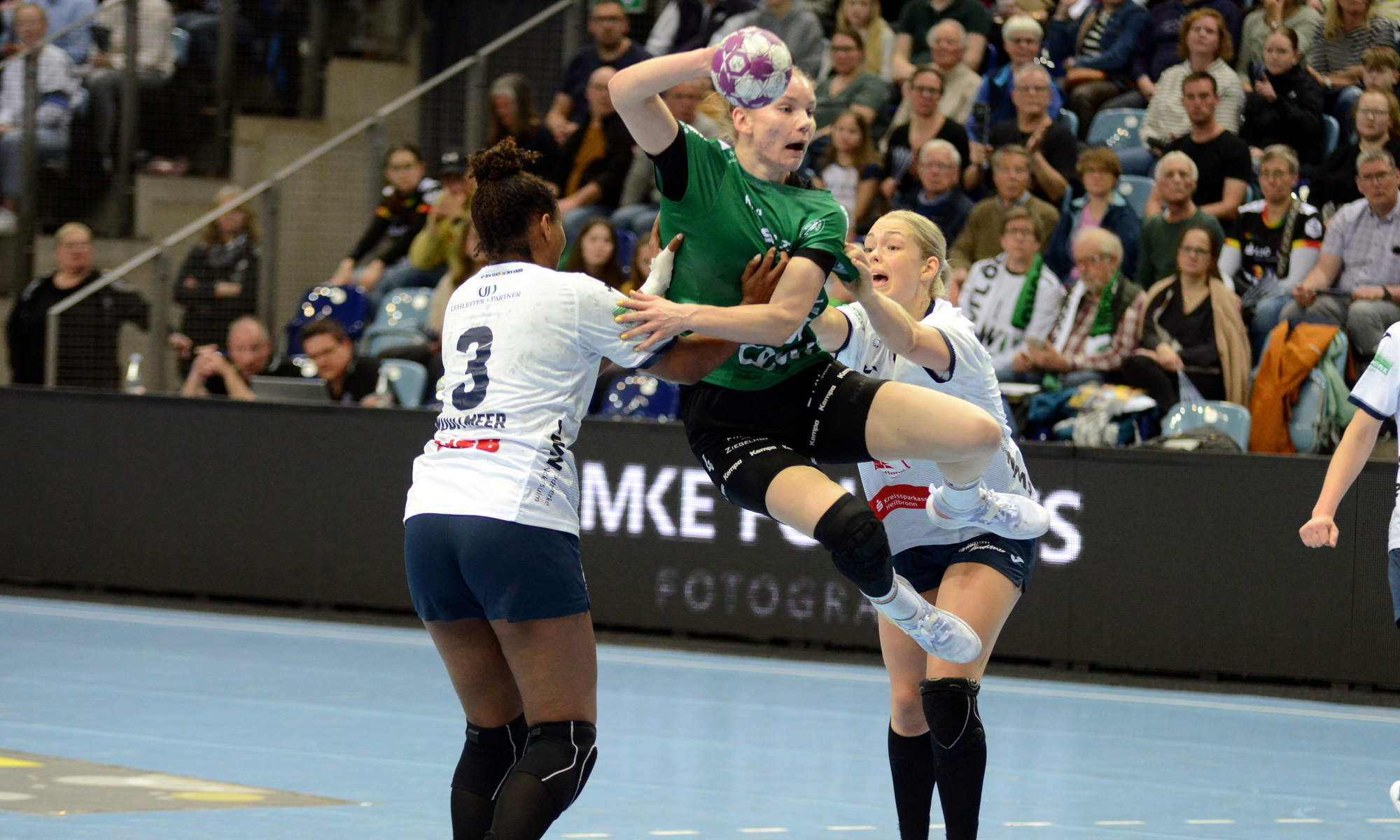 Handball | 35:29 – Oldenburg feiert wichtigen Heimsieg