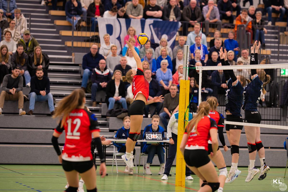 Volleyball | VCO-Damen I holen sich durch 3:0 bei Blau-Weiss Lohne Tabellenführung zurück