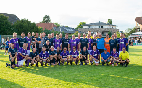 Eröffnungsspiel | SV Bad Laer Allstars chancenlos gegen VfL Osnabrück Oldies