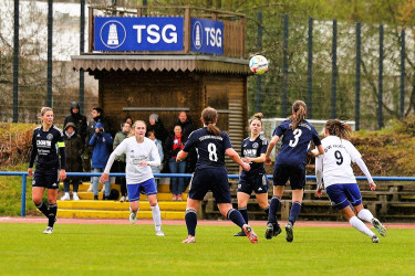 Frauen Oberliga Niedersachsen / 0:2 - BW Hollage mit verdientem Sieg im Derby bei der TSG Burg Gretesch!